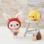 Strawbarry Hat Rabbit & Round Chick | Hamanaka