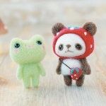 Strawbarry Hat Panda & Frog | Hamanaka  dit is geen pakket